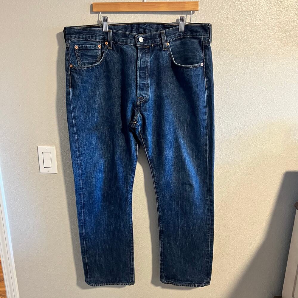 Levi's 501 Classic Straight Leg Button Fly Jeans Size 38x32
